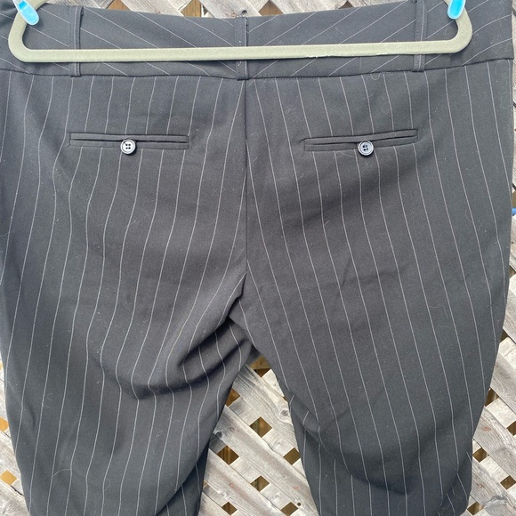 Seductions - Pin-striped Dress Shorts w/pockets - Picture 4 of 9